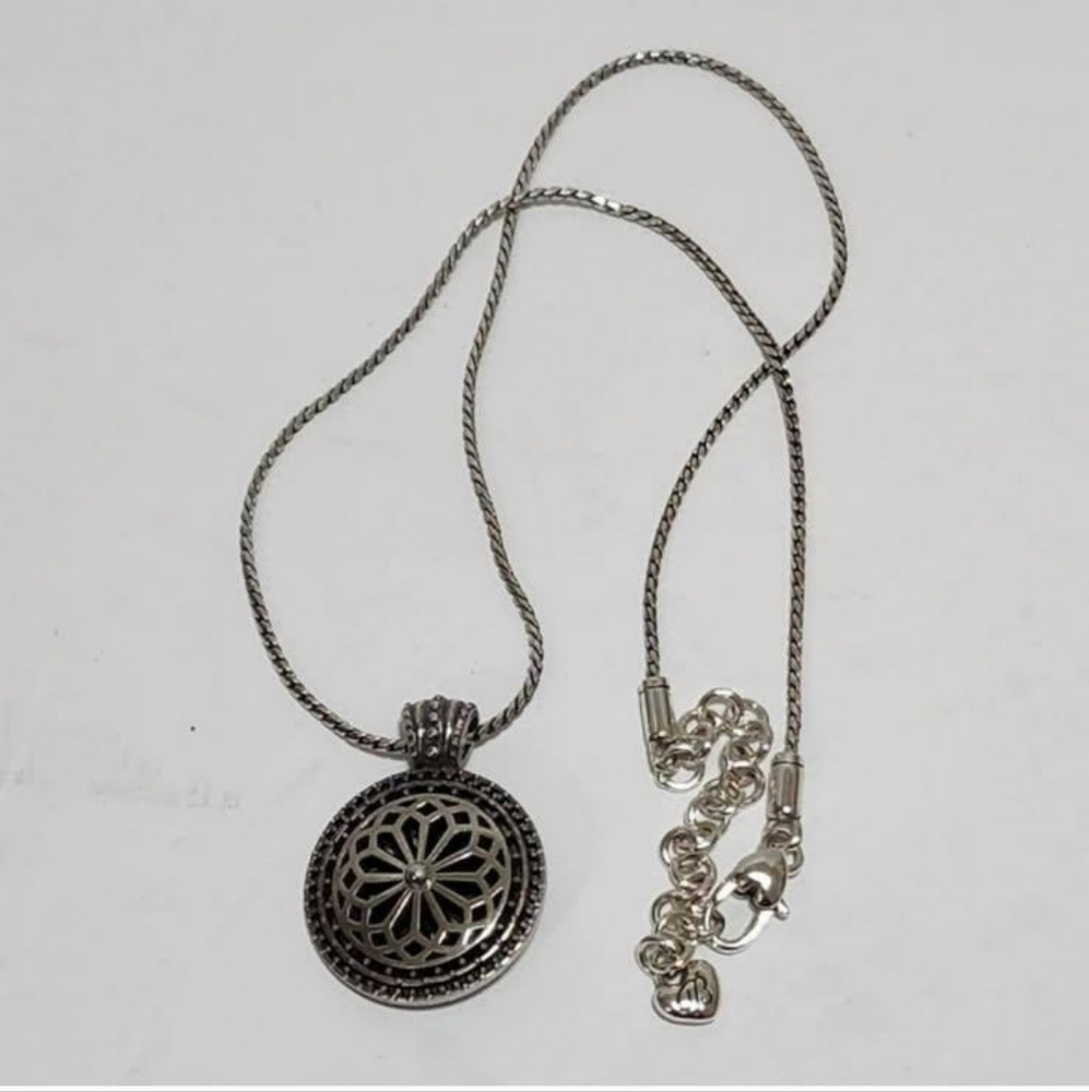 BRIGHTON Capella petite pendant necklace